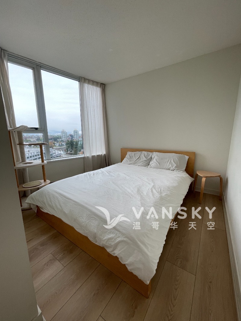 251003115200_1601 33 smithe - bedroom1.JPG